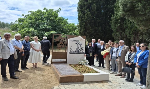 Nâzım'i bekleyen Çınarda tören