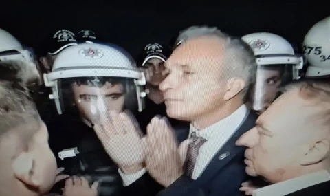 CHP İstanbul İl Binası polis ablukasında: Geçişlere izin verilmiyor