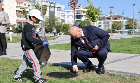 Atakum'da çöpleri Başkan Türkel ile çocuklar topladı