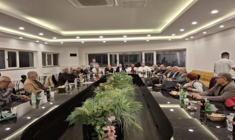 Ataşehir'de CHP yönetimi Gazeteciler ve Muhtarların özel Günü'nü kutladı