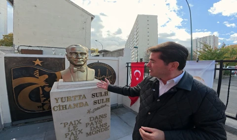 Başkan Kaya: Fransa'daki ilk ve tek Atatürk büstü, Trabzonlular Derneğimizde!'