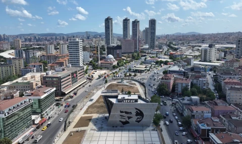 Konuk yazar Eyüp Muhcu: Otokrasi baskısı altında yerel yönetimler...