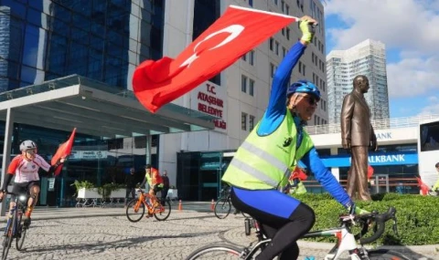 Ataşehir'den Anıtkabir'e doğru pedal çevirecekler
