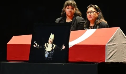 Muazzez Abacı'ya AKM'de veda töreni