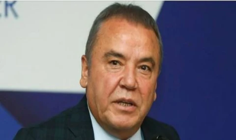 Mühittin Böcek acil olarak hastaneye kaldırıldı