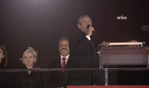 Özgür Özel o belgeleri açıkladı: 'İstifanı verecek misin, vermeyecek misin?'