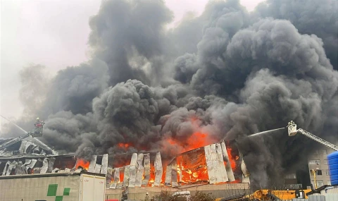 Ataşehir'de 2 katlı işyerinde yangın