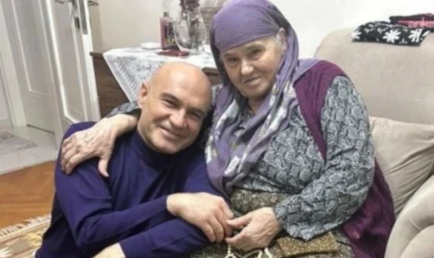 İYİ   Partili Turhan Çömez'in anne acısı