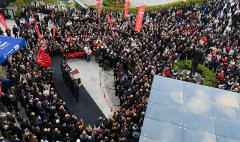 Ataşehir CHP'li Belediye Başkanı Onursal Adıgüzel'e sahip çıkıyor...