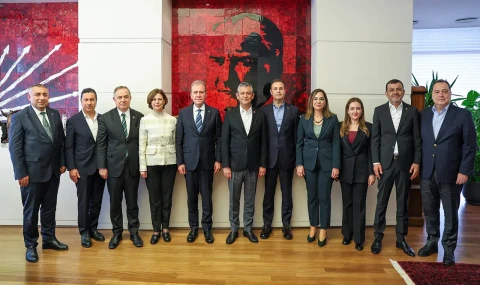 Ankara'da 'mutlak butlan' mesaisi: Özel, CHP'li Büyükşehir Belediye Başkanlarıyla bir araya geldi
