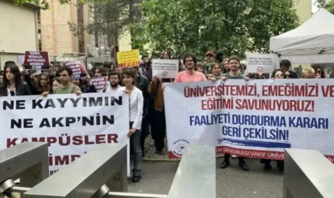 Bilgi Üniversitesi öğrencileri direniyor