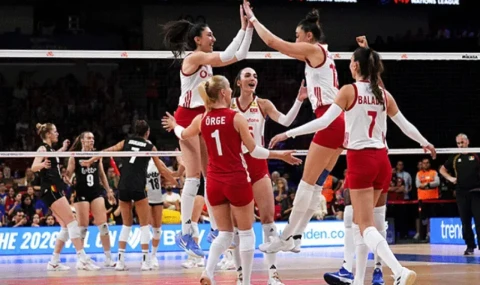 Ataşehirliler! Filenin Sultanları C.tesi-Pazar Atapark'ta dev ekranda