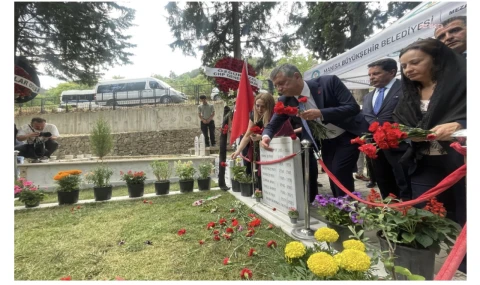 Ferdi Zeybek Manisa'da anıldı