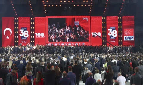 Özgür Özel’in 600 imzayı bulması 8 saatini aldı