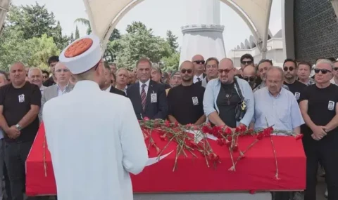 Duayen sanatçı Zihni Göktay gözyaşlarıyla toprağa verildi