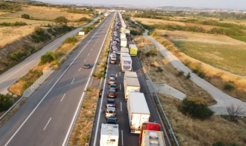 Kipi Sınır Kapısı’nda kuyruk 20 kilometreyi aştı