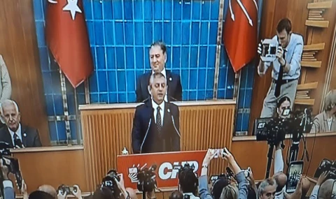 Özgür Özel'in veda konuşması: 'Ateşten bir gömleği hep beraber giyiyoruz!'