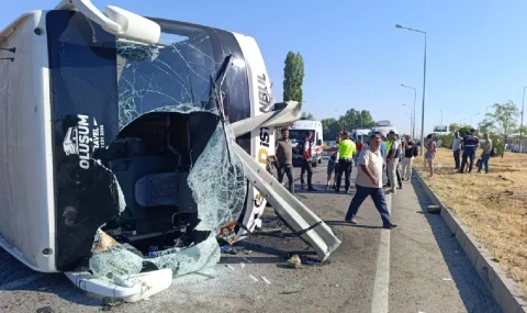 Afyonkarahisar'da yolcu otobüsü devrildi: Çok sayıda yaralı var