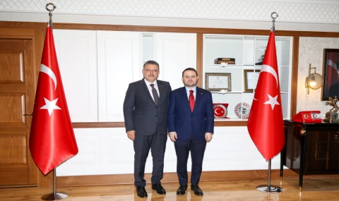 Bakan Gürlek, Trabzon Büyükşehir Belediyesini ziyaret etti
