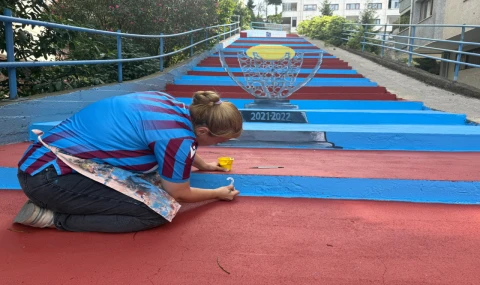 Ortahisar'da yer gök bordo-mavi