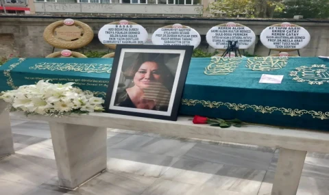 Sanatçı Gülsen Tuncer toprağa verildi.