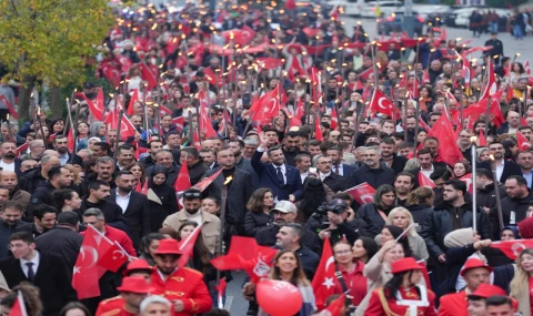 Ataşehir'de Cumhuriyet Korteji düzenlendi