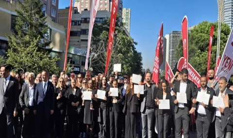 Ataşehir'de seçime katılmayan üyeler mazbatalarını Seçim Kuruluna bıraktılar