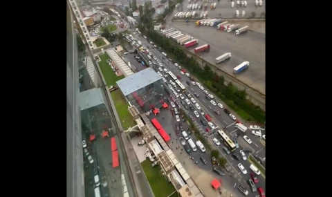 Ataşehir'de ucuzluk izdihamı: 60 bin kişi kuyruğa girdi