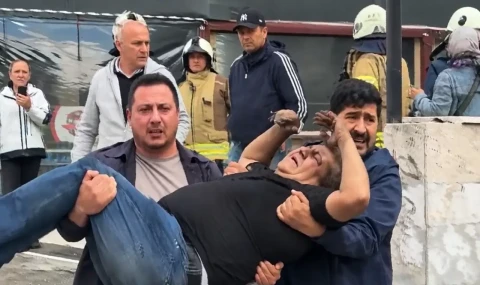Kadıköy'de 8 katlı binada korkutan yangın