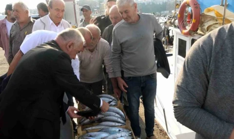Palamut akını balıkçıların yüzünü güldürdü